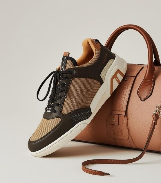 الأحذية والحقائب