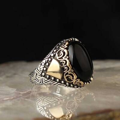 925 Sterling Silver Men's Ring With Onyx Stone - 1
