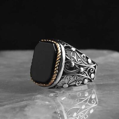 925 Sterling Silver Men's Ring With Onyx Stone - 1