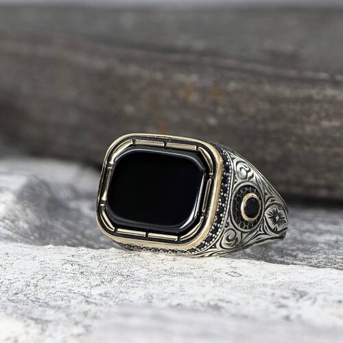925 Sterling Silver Men's Ring With Onyx Stone - 1