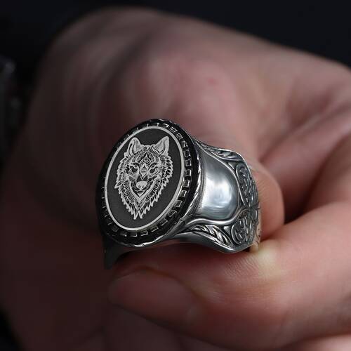 Patterned Silver Ring With Wolf Symbol - 3