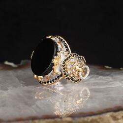 Silver Men's Ring With Rhodium Plated Onyx Stone And Lion Symbol - Elegant Jewelry