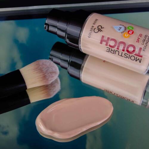 Moisture Touch Liquid Foundation - 105 - Medium Coverage Foundation 30 ml - 4